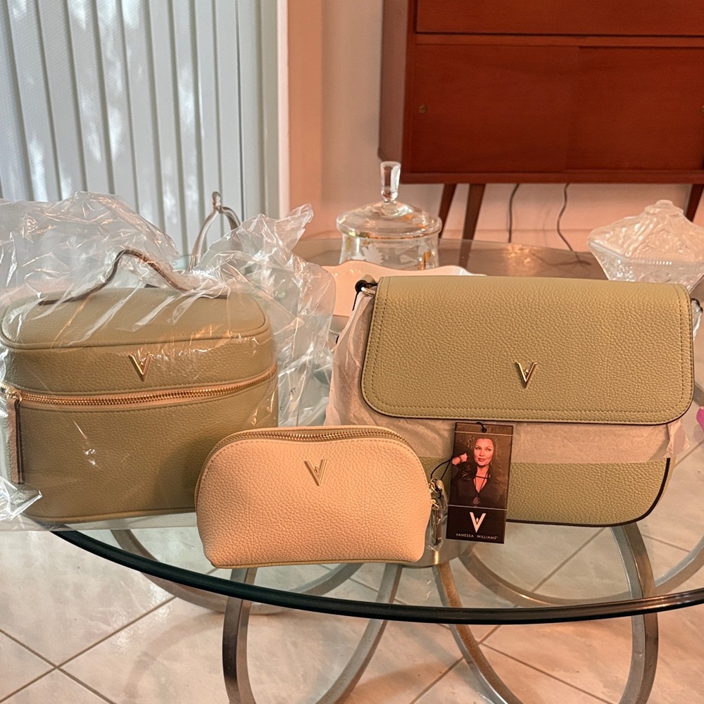 Elegant Women's Crossbody Bag Set in Green and Cream